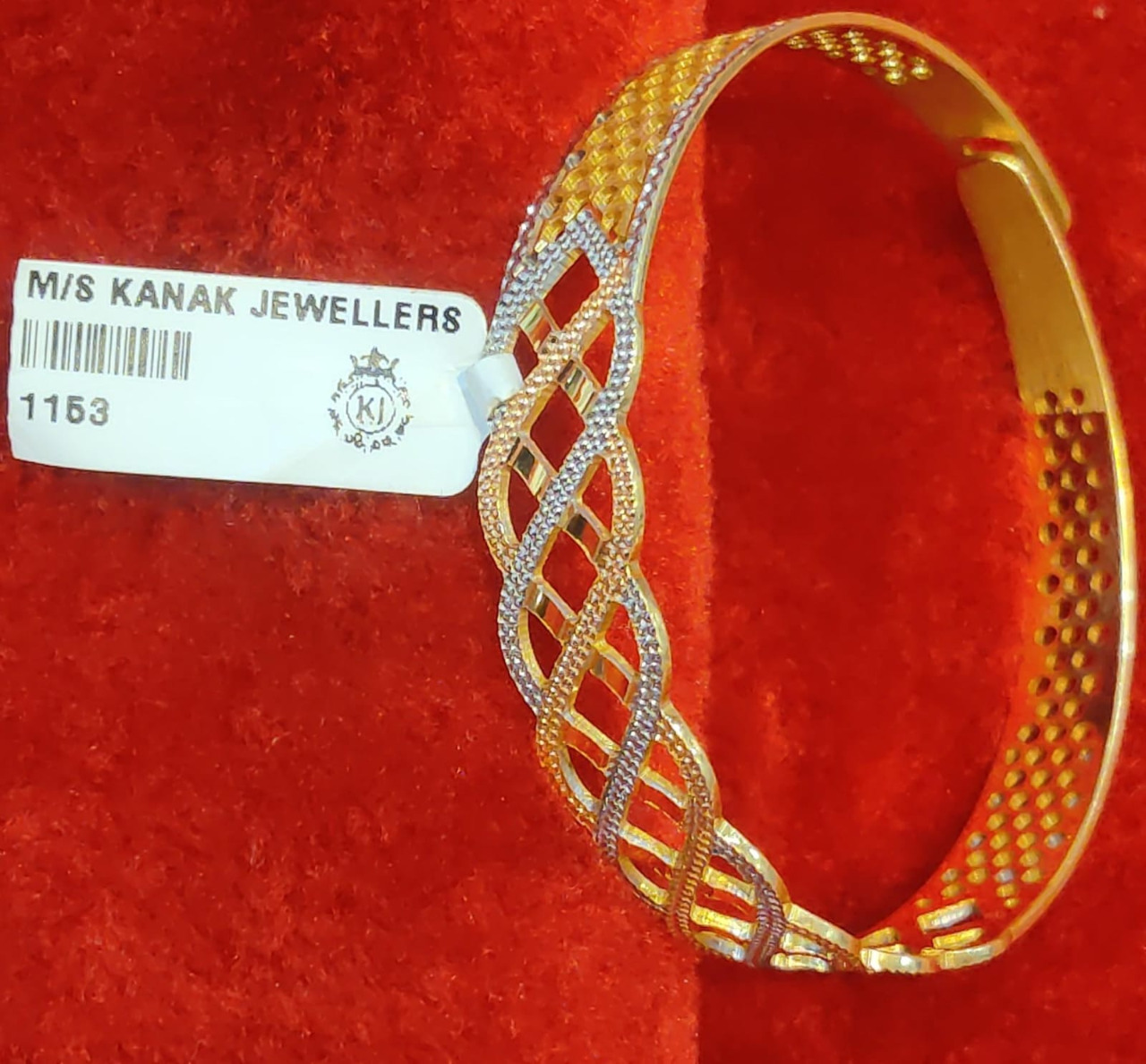 BRACELET