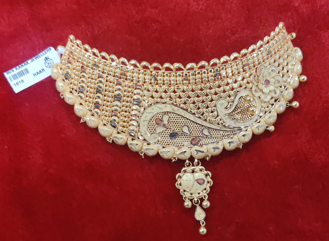 NECKLACE
