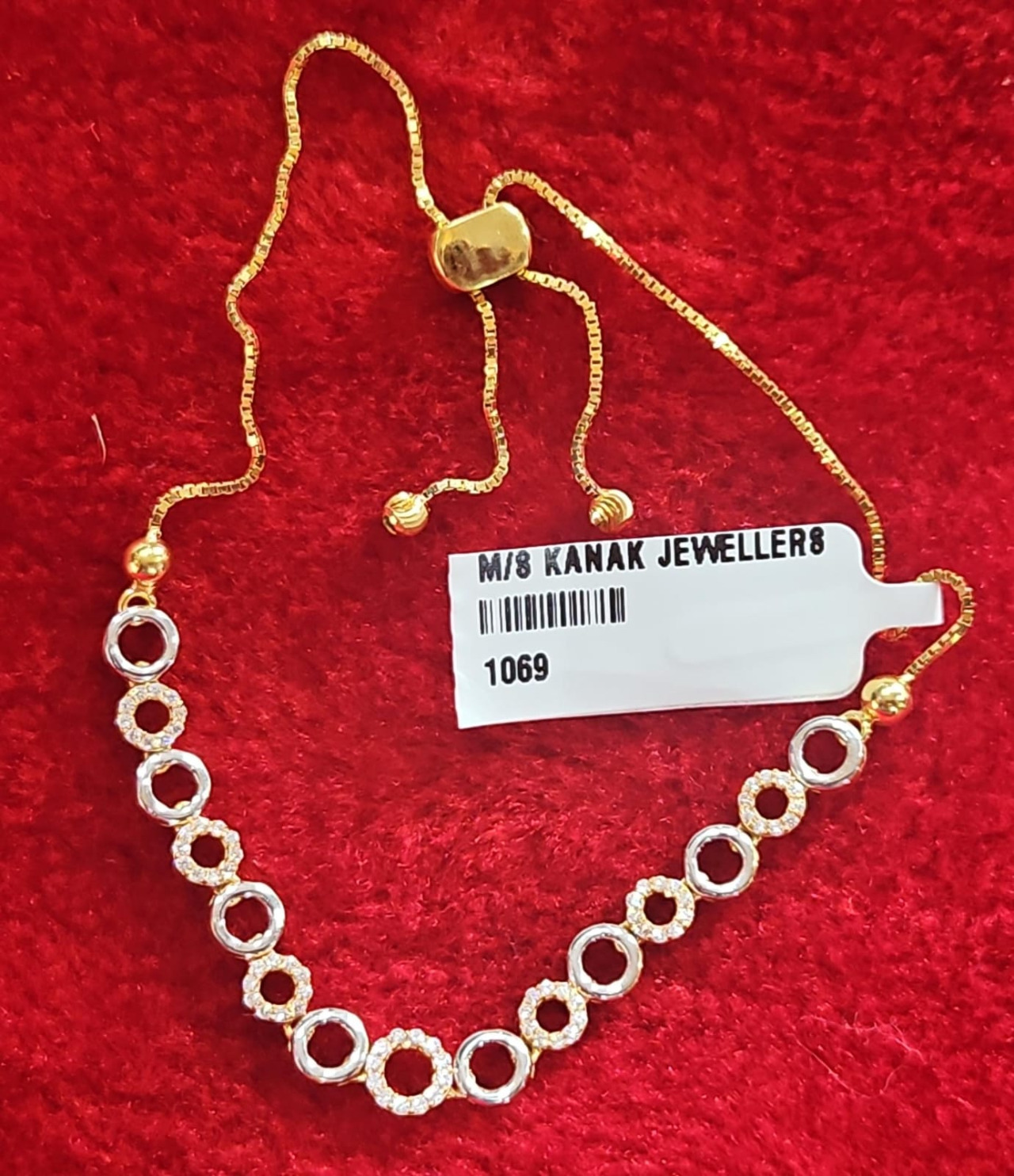 BRACELET