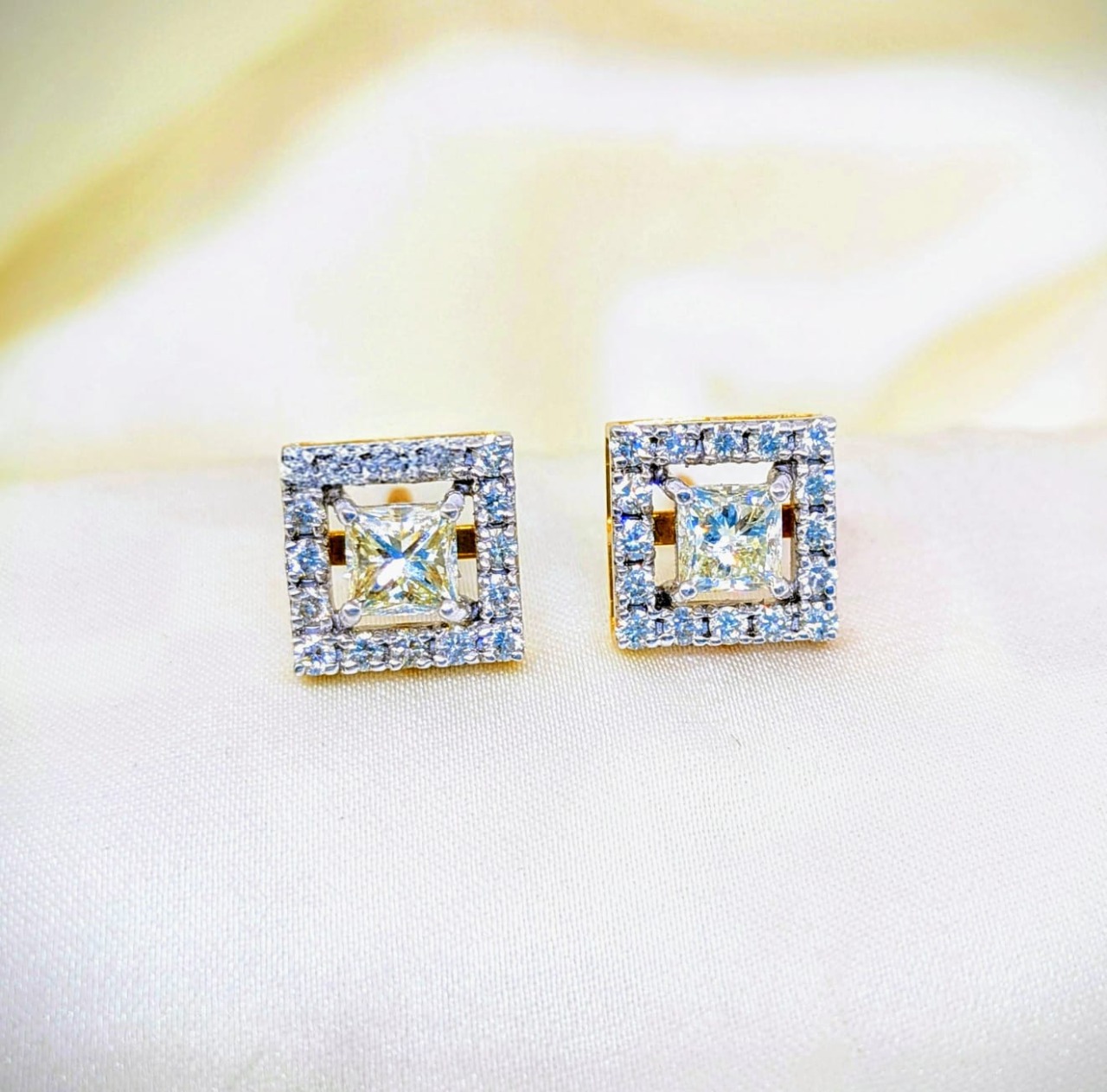 EARRING
