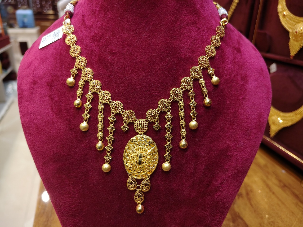 NECKLACE
