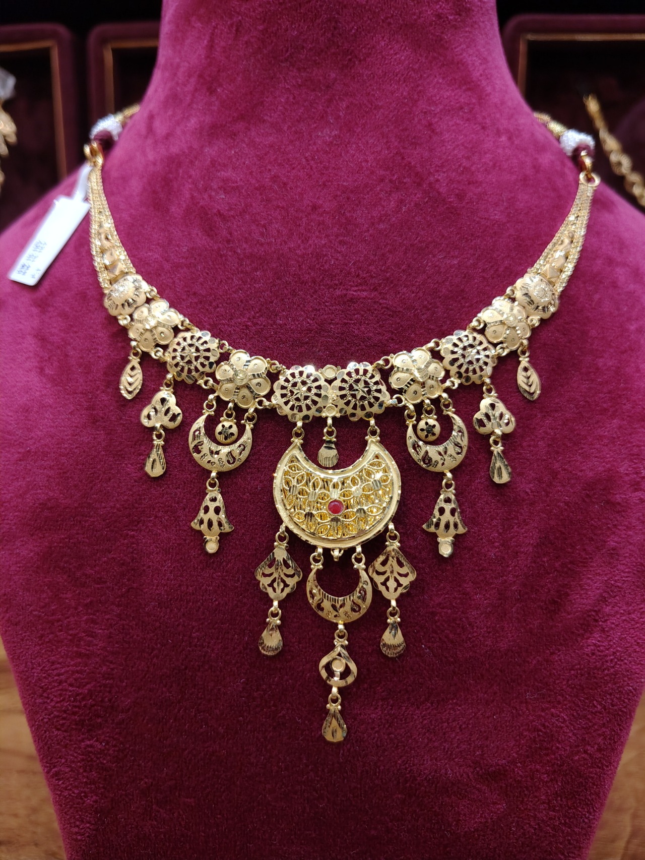 NECKLACE