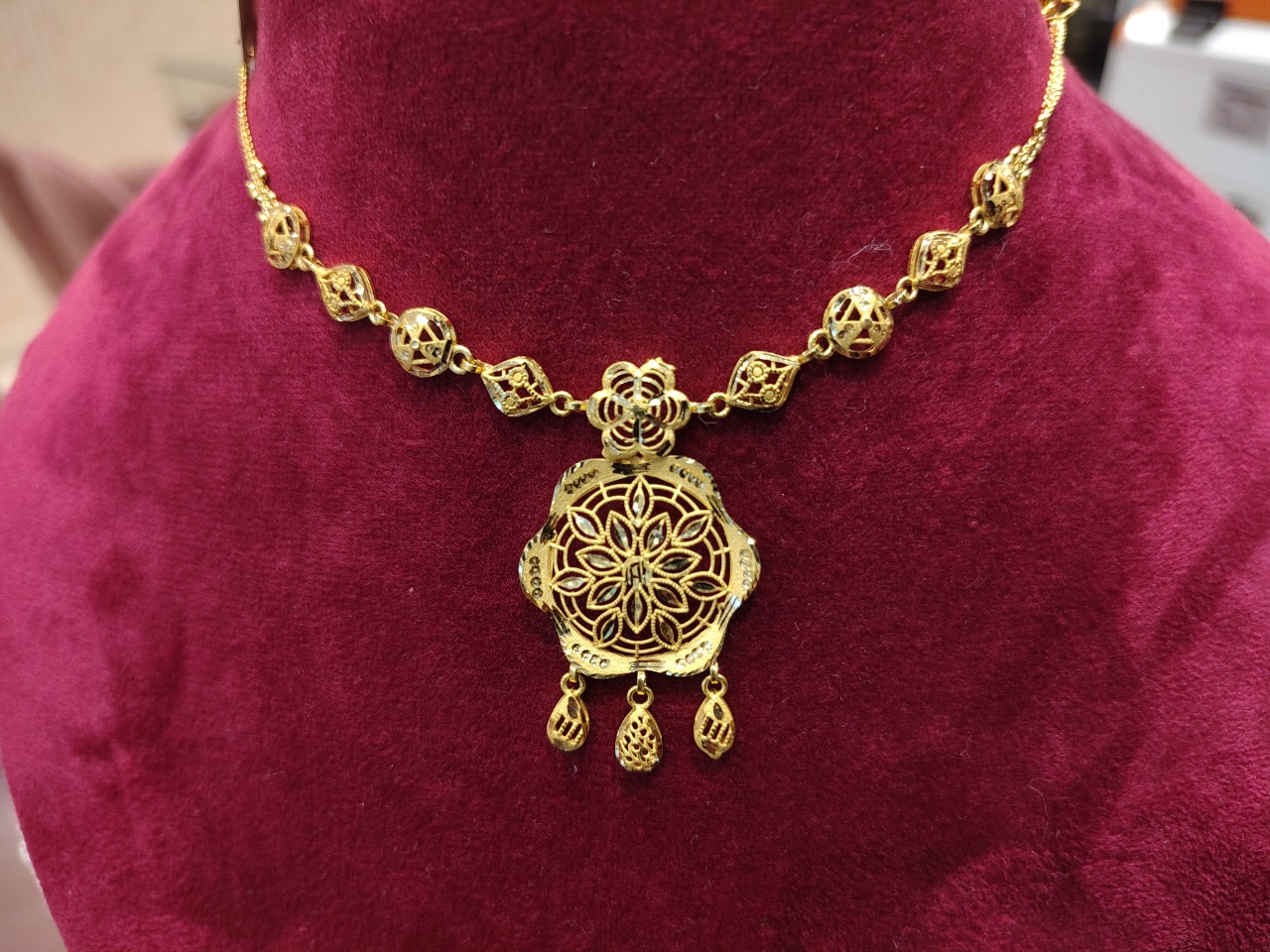NECKLACE