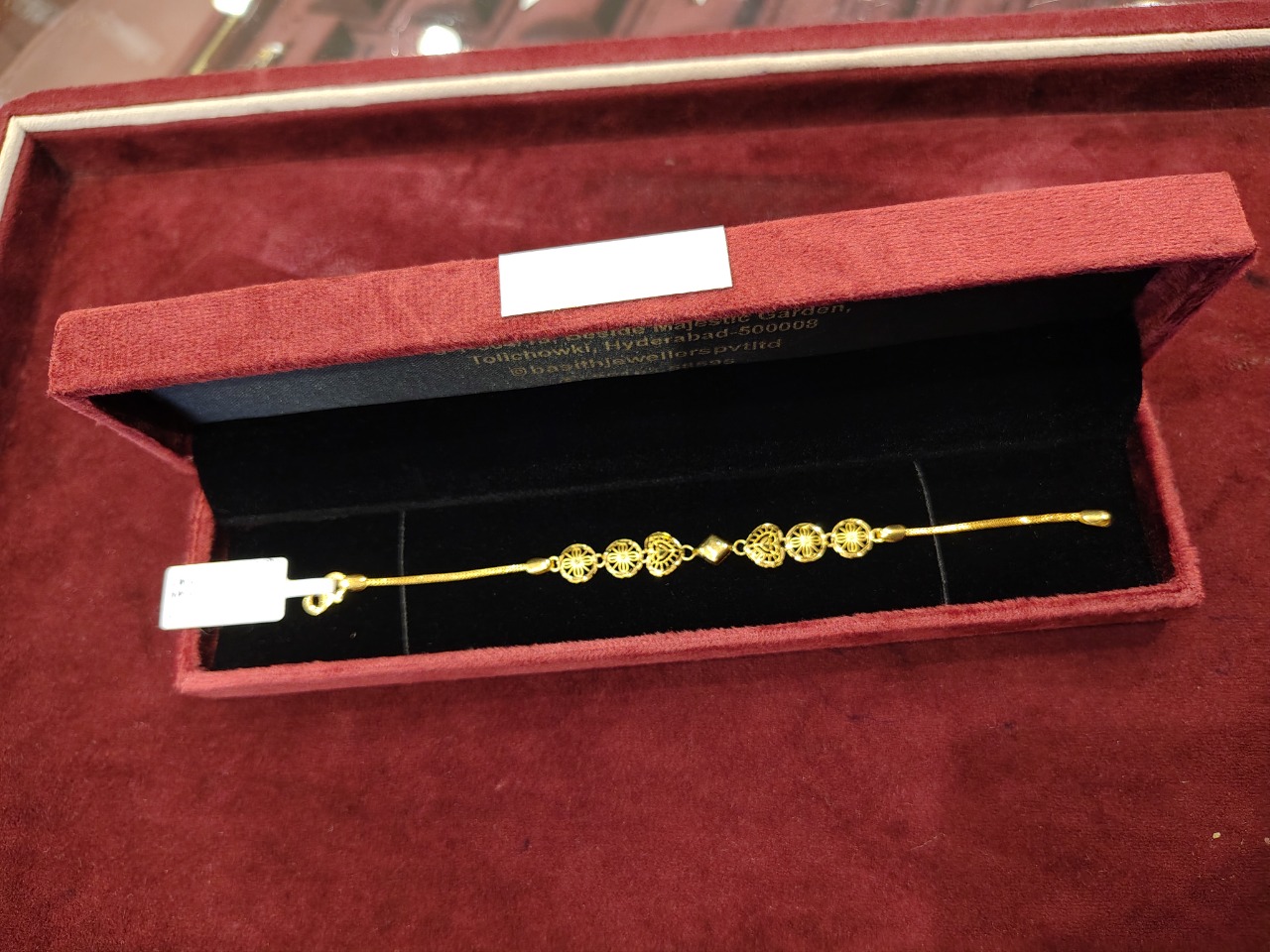 BRACELET
