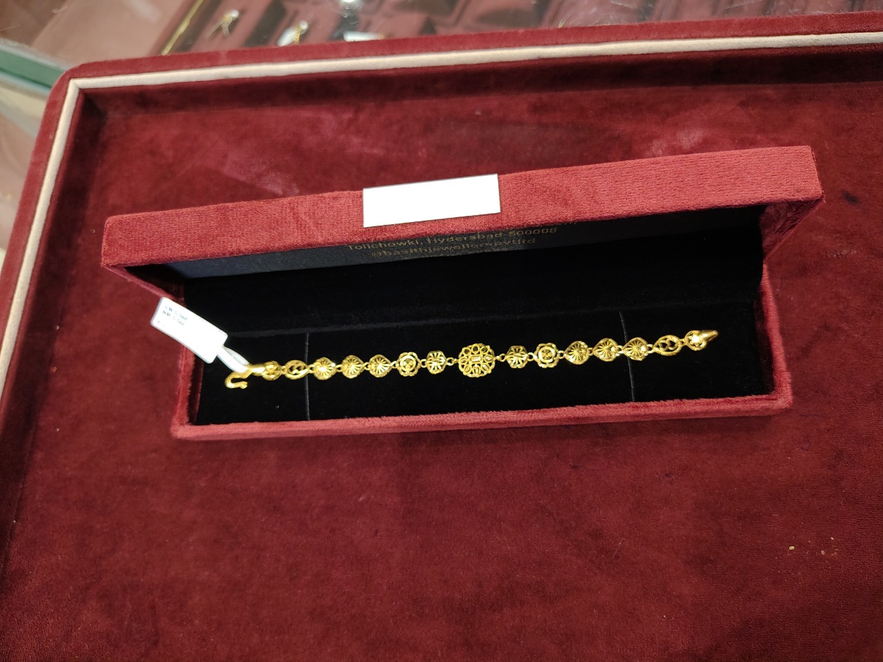 BRACELET