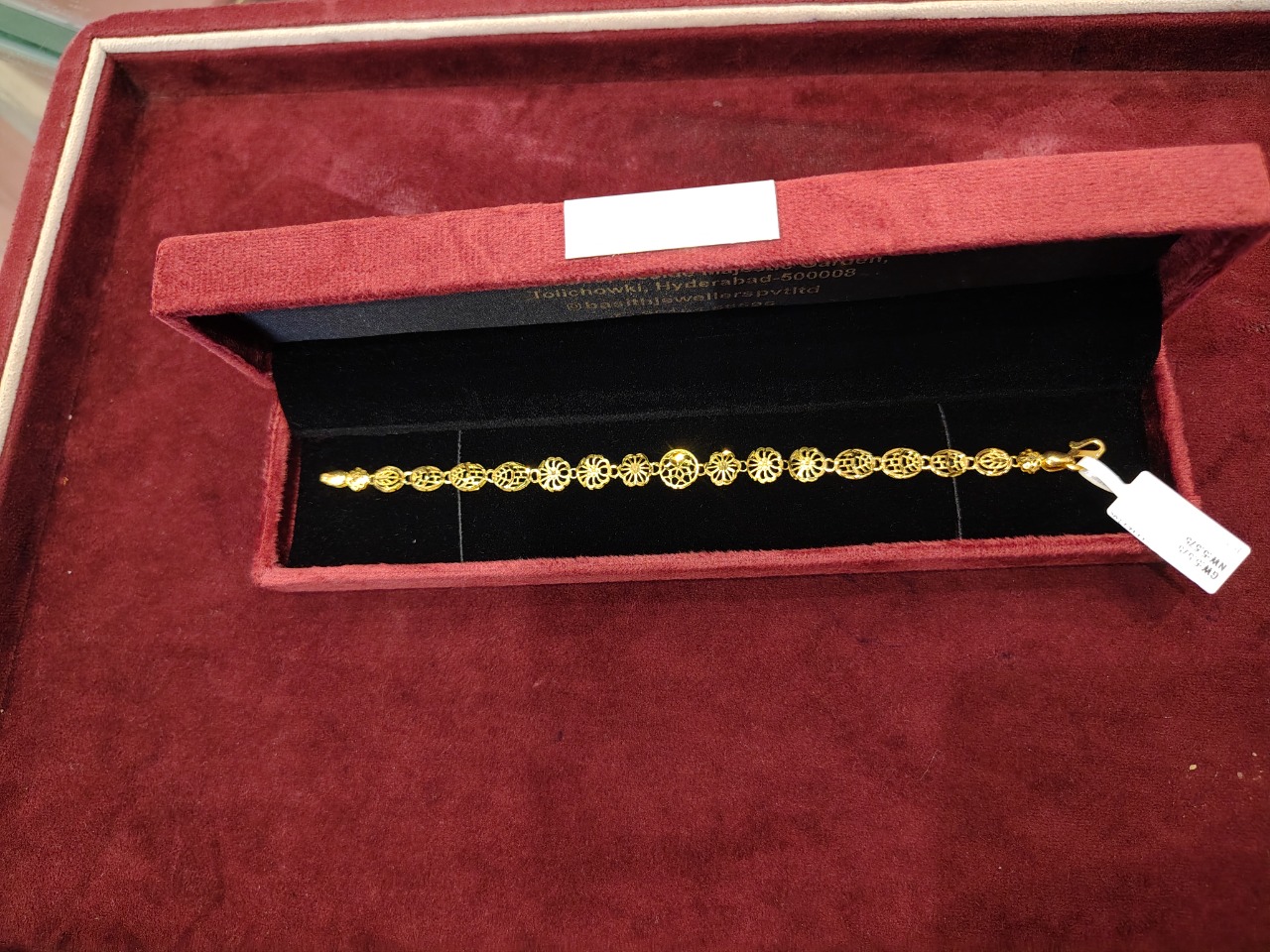 BRACELET