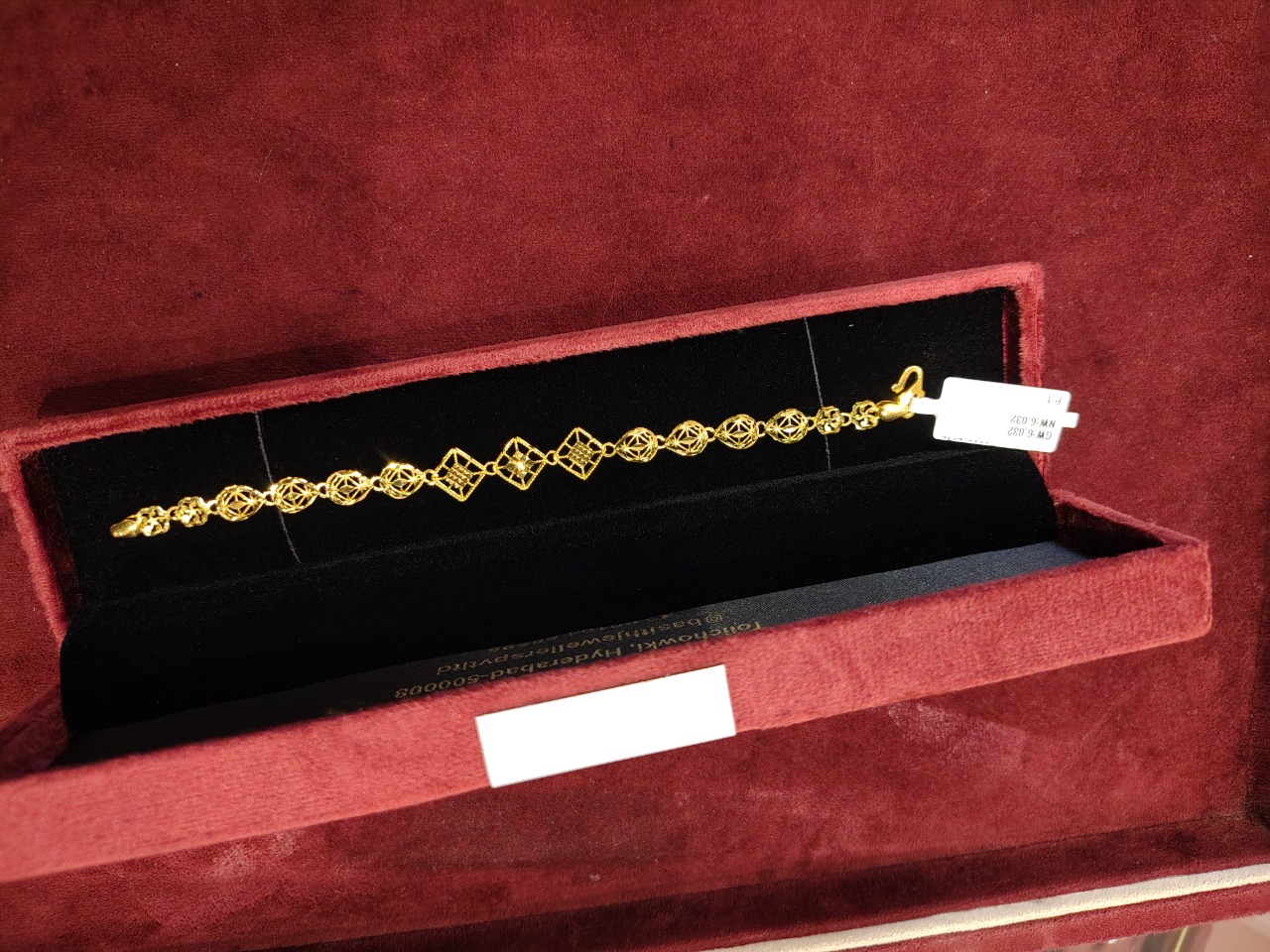 BRACELET