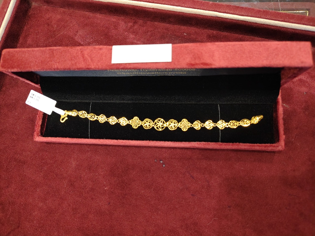 BRACELET