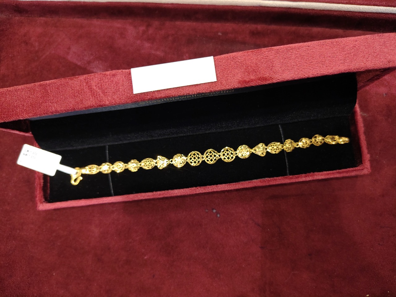 BRACELET