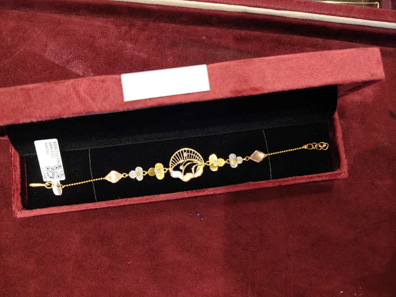 BRACELET