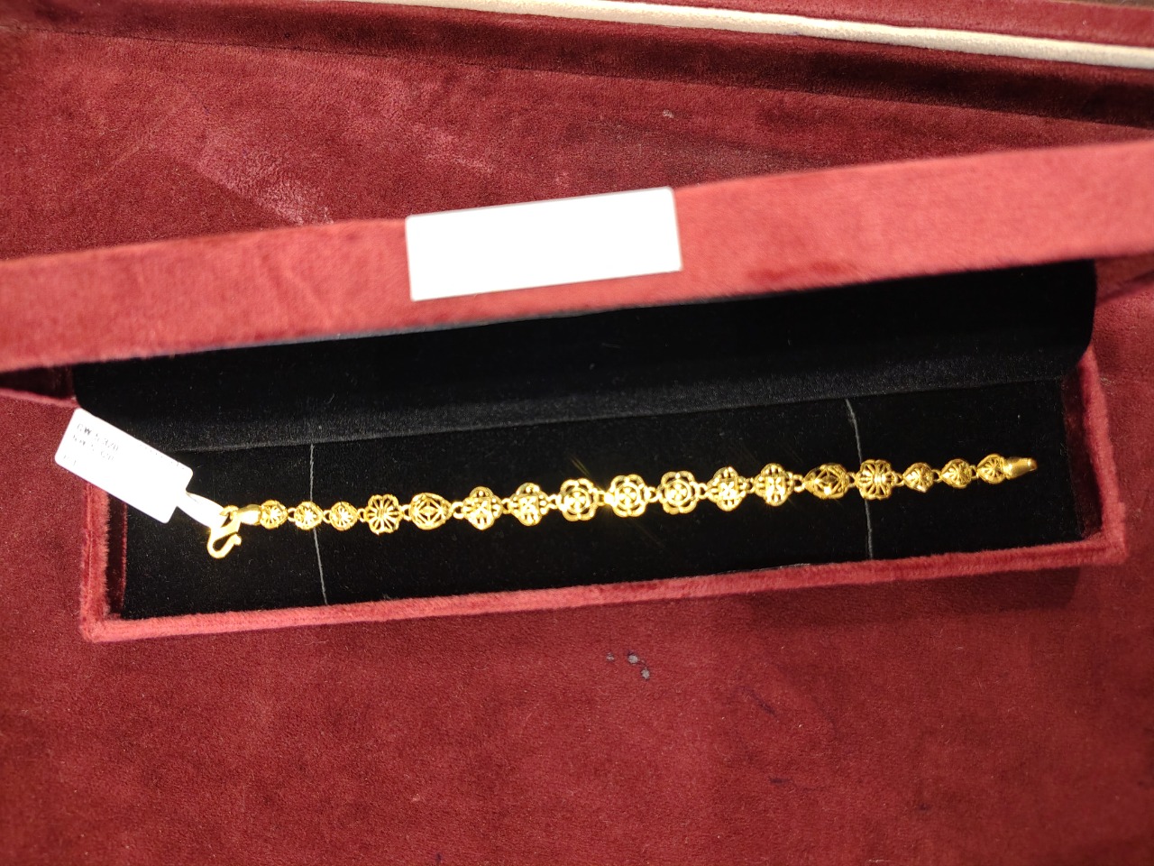 BRACELET