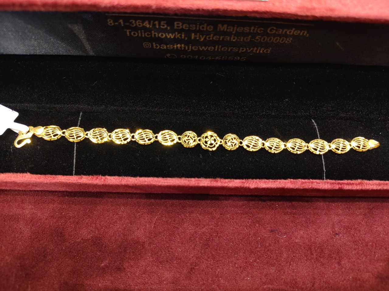 BRACELET