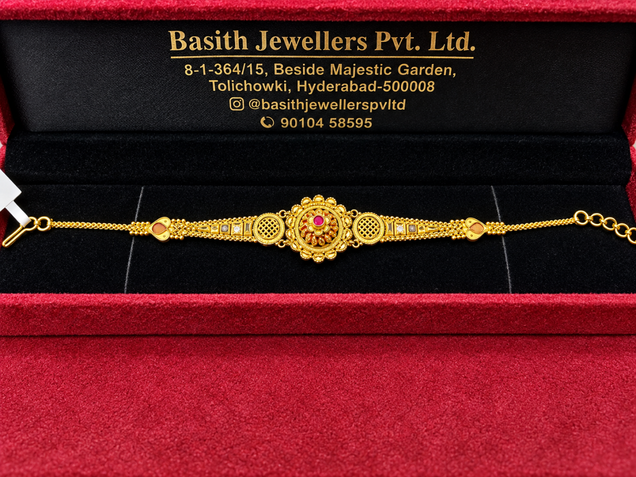 BRACELET