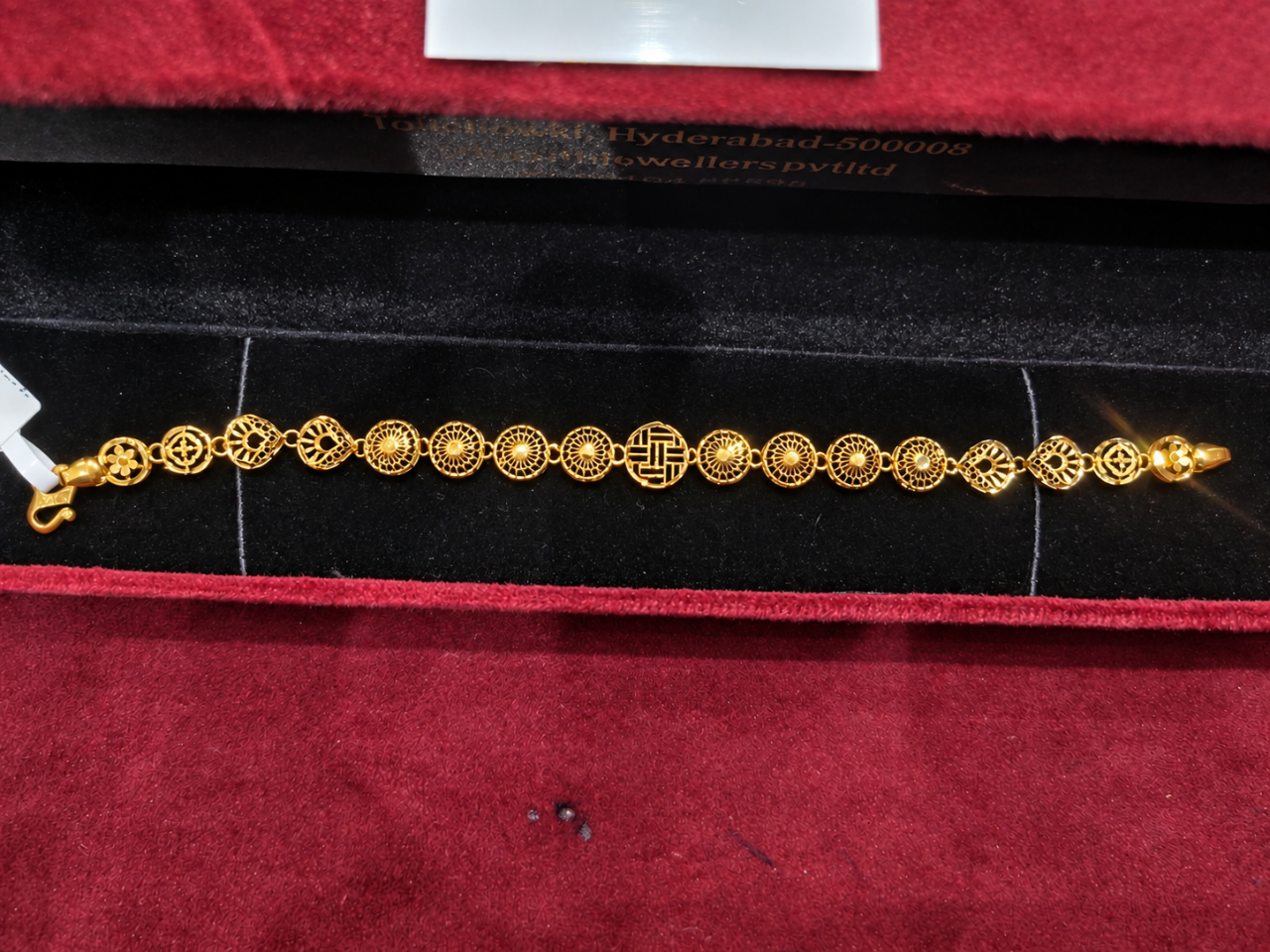 BRACELET