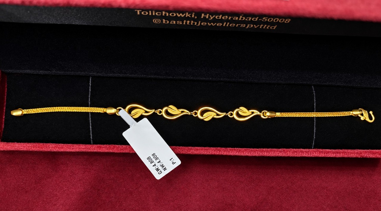 BRACELET