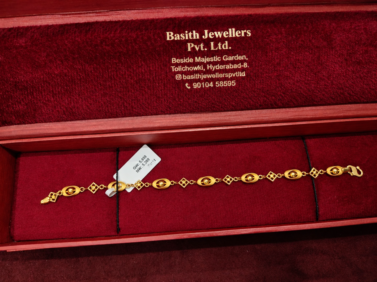 BRACELET