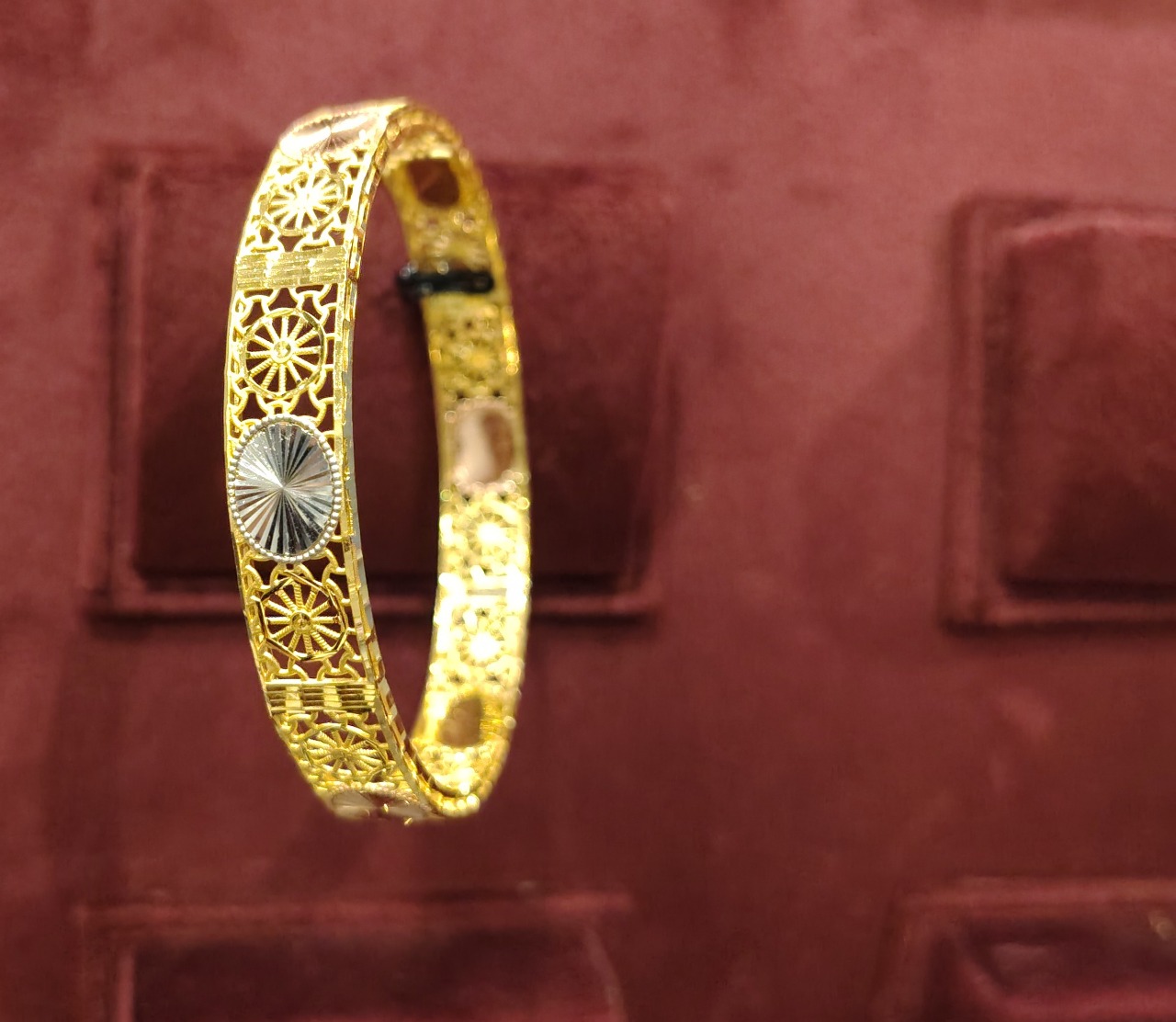BANGLES