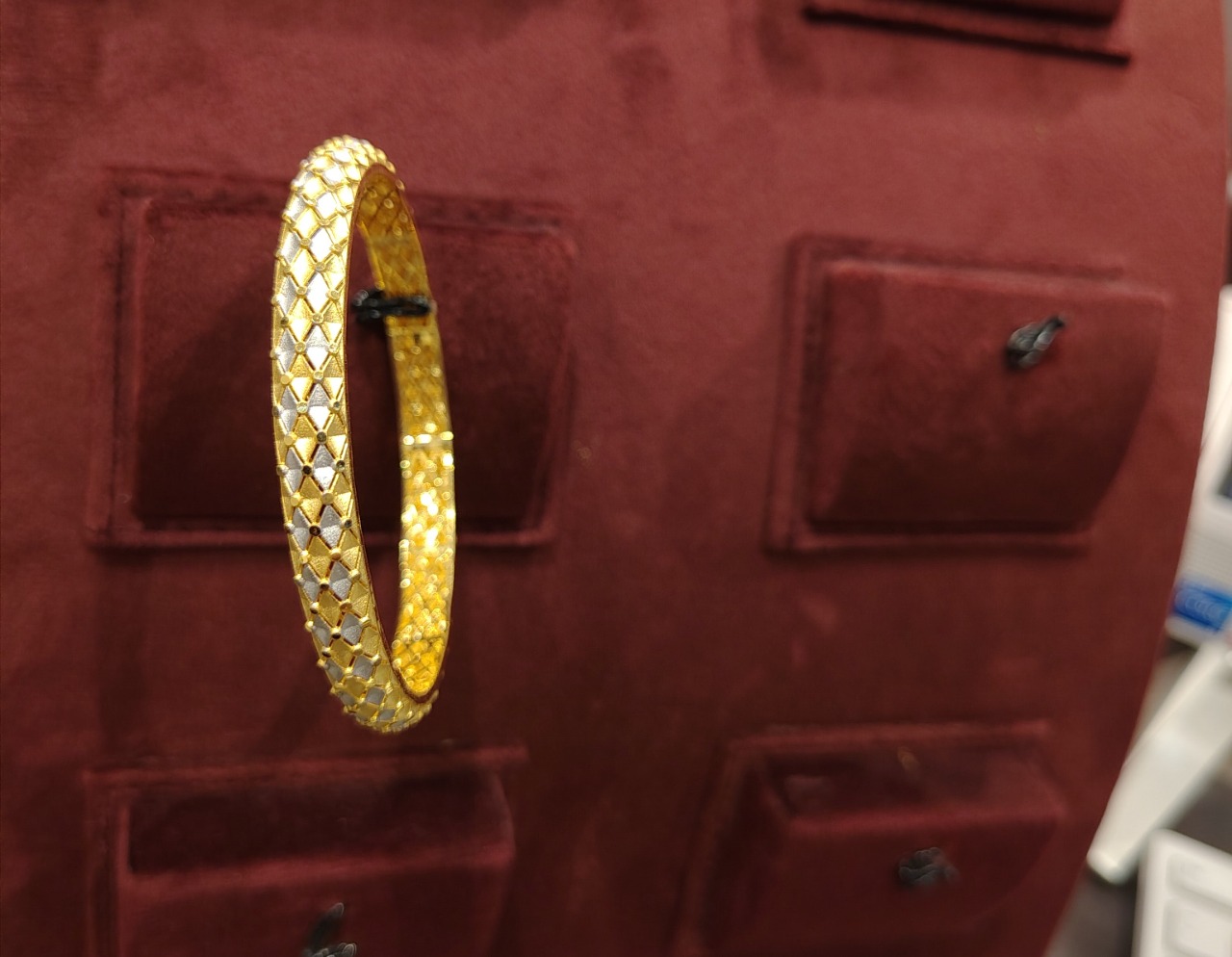 BANGLES