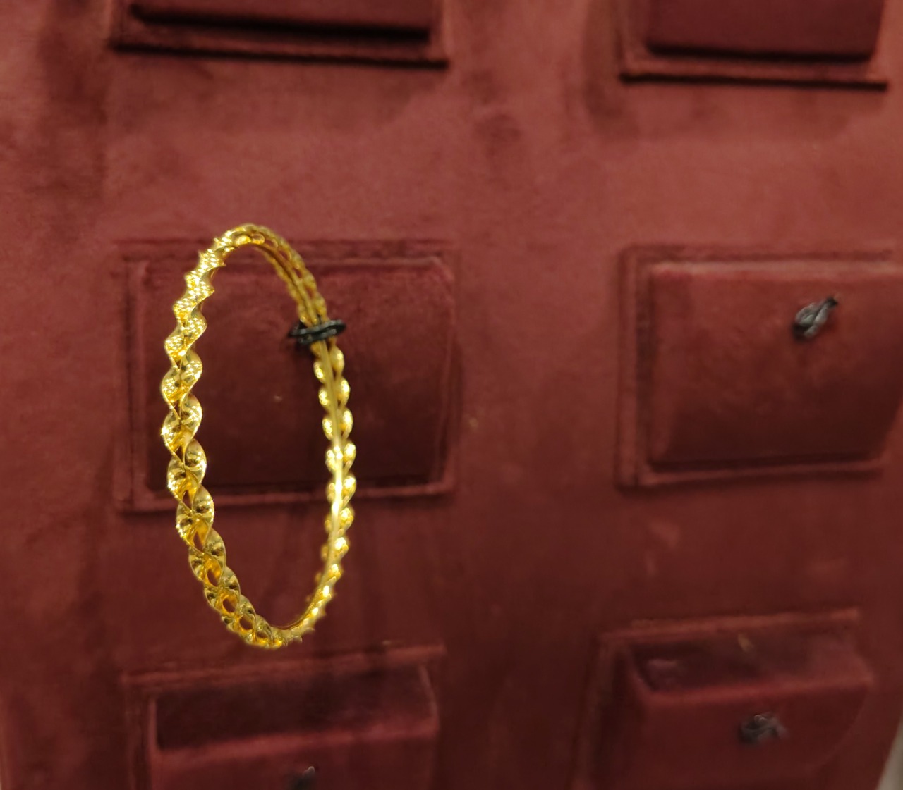 BANGLES